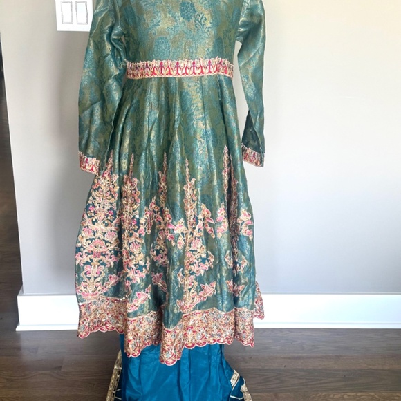 Pakistani Indian Bollywood outfit - Picture 2 of 5